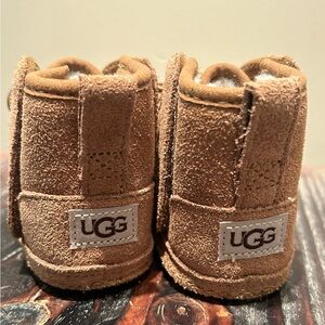 Ugg boots size 4 girl toddler Velcro boots* just reduced